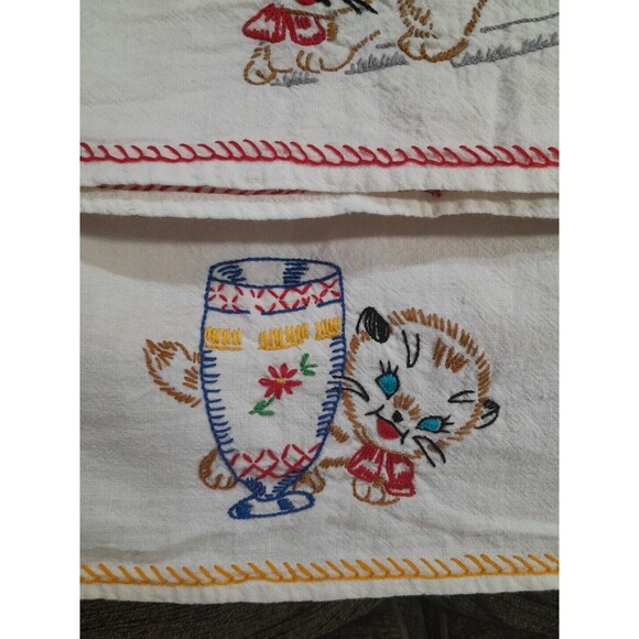 Vintage Hand Embroidered Tablecloth, Cats Square, Lot Of 2 33x34 - Picture 3 of 8